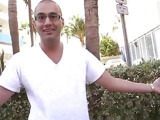 Amateur latina skank Veronica Rodriguez gives blowjobs in the car